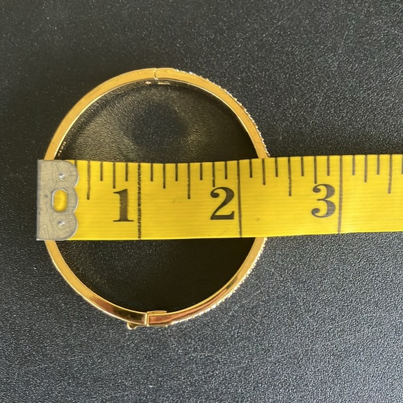 ♠️ KATE SPADE New York ♠️ Heavy Metals goldtone Pave hinged bangle bracelet EUC - Picture 7 of 12